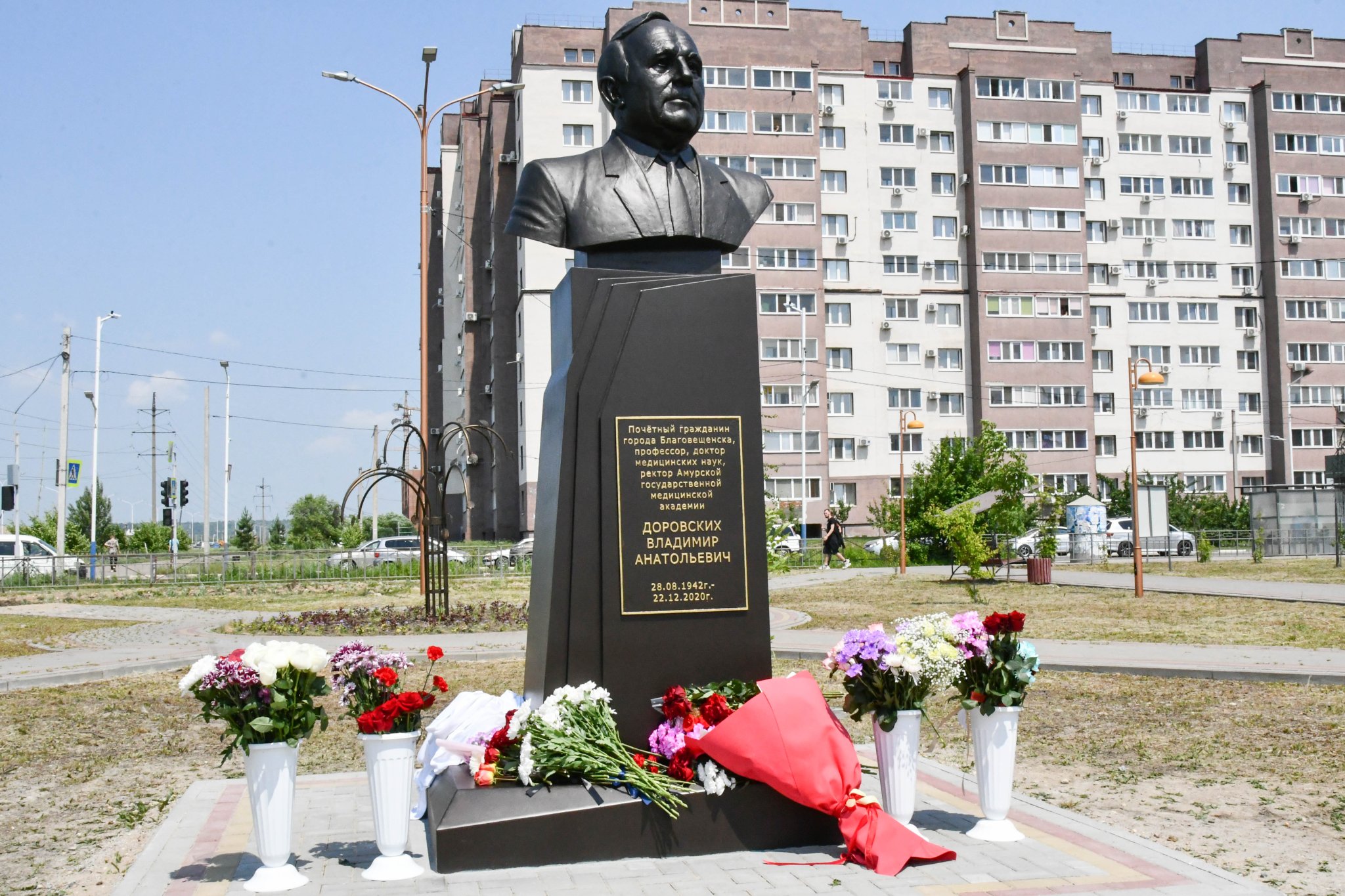 В Благовещенске открыли бюст Владимиру Анатольевичу Доровских | 28.06.2024  | Благовещенск - БезФормата